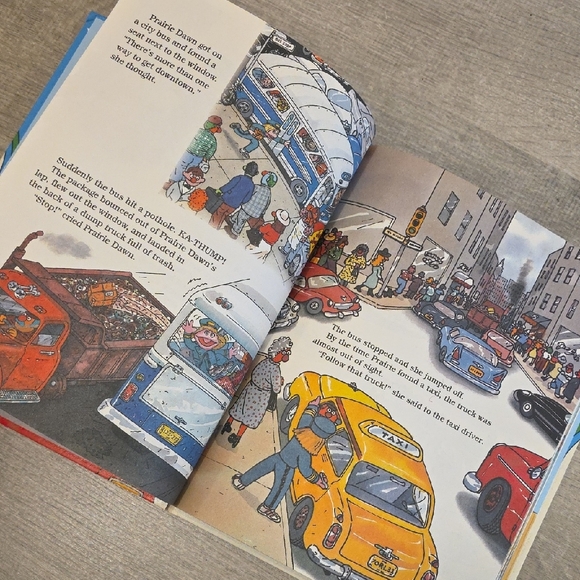 Sesame Street Blue and Red Vehicles Book - Picture 10 of 17